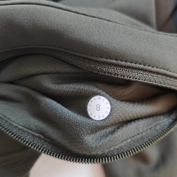 Lululemon Pace Rival‎ Crop *Full-On Luxtreme 22"
Dark Olive, sz 8 - Picture 5 of 5